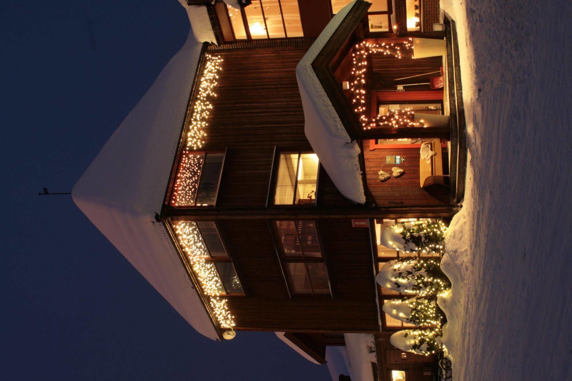 Lampeland Hotel Exterior photo